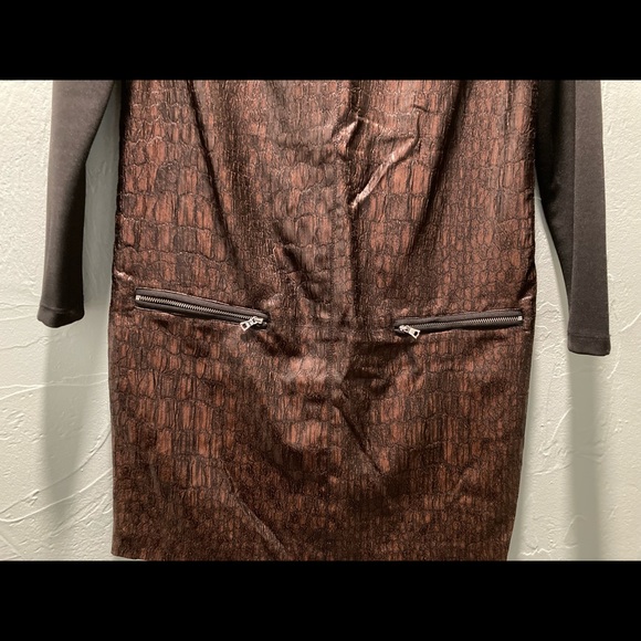 Maggy London Petites
Black & Brown
Front pockets - Picture 3 of 5